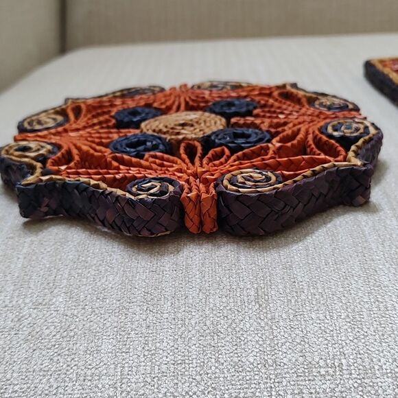 Vintage Floral Rafia Woven Trivets, set of 2 - Picture 6 of 12